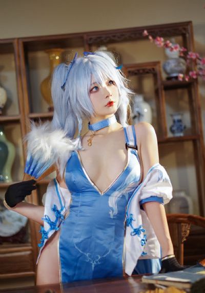 欧美a线情性中女_4K在线播放观看
